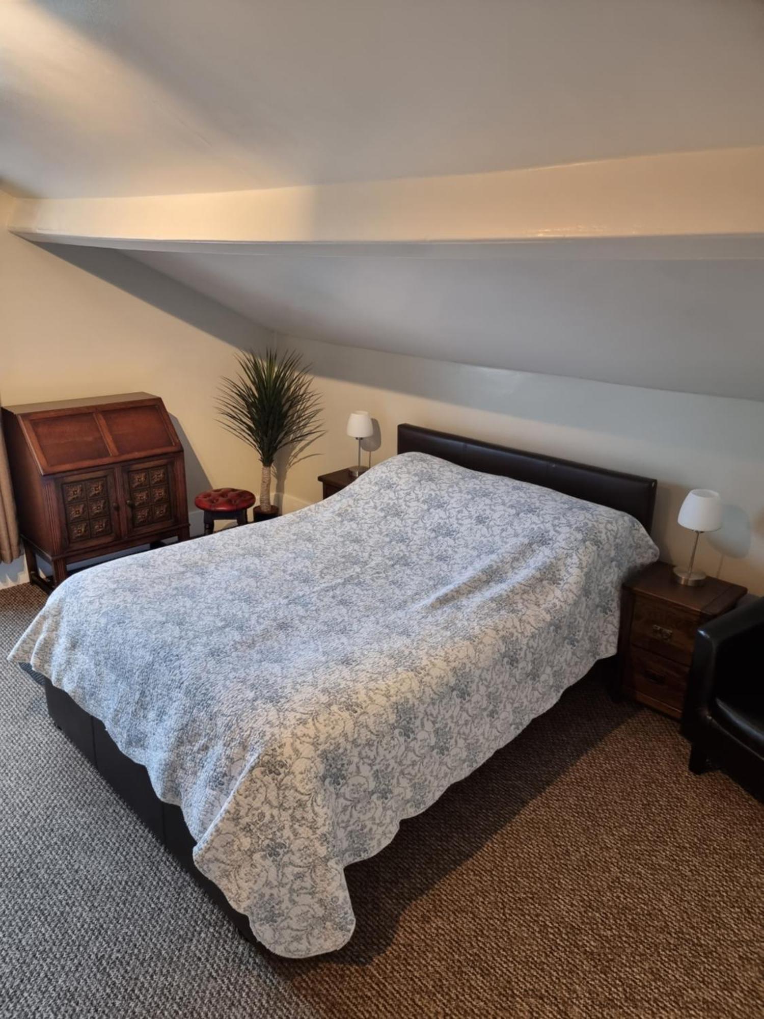 Deluxe Double Room with Bath,1589583592:JPEG