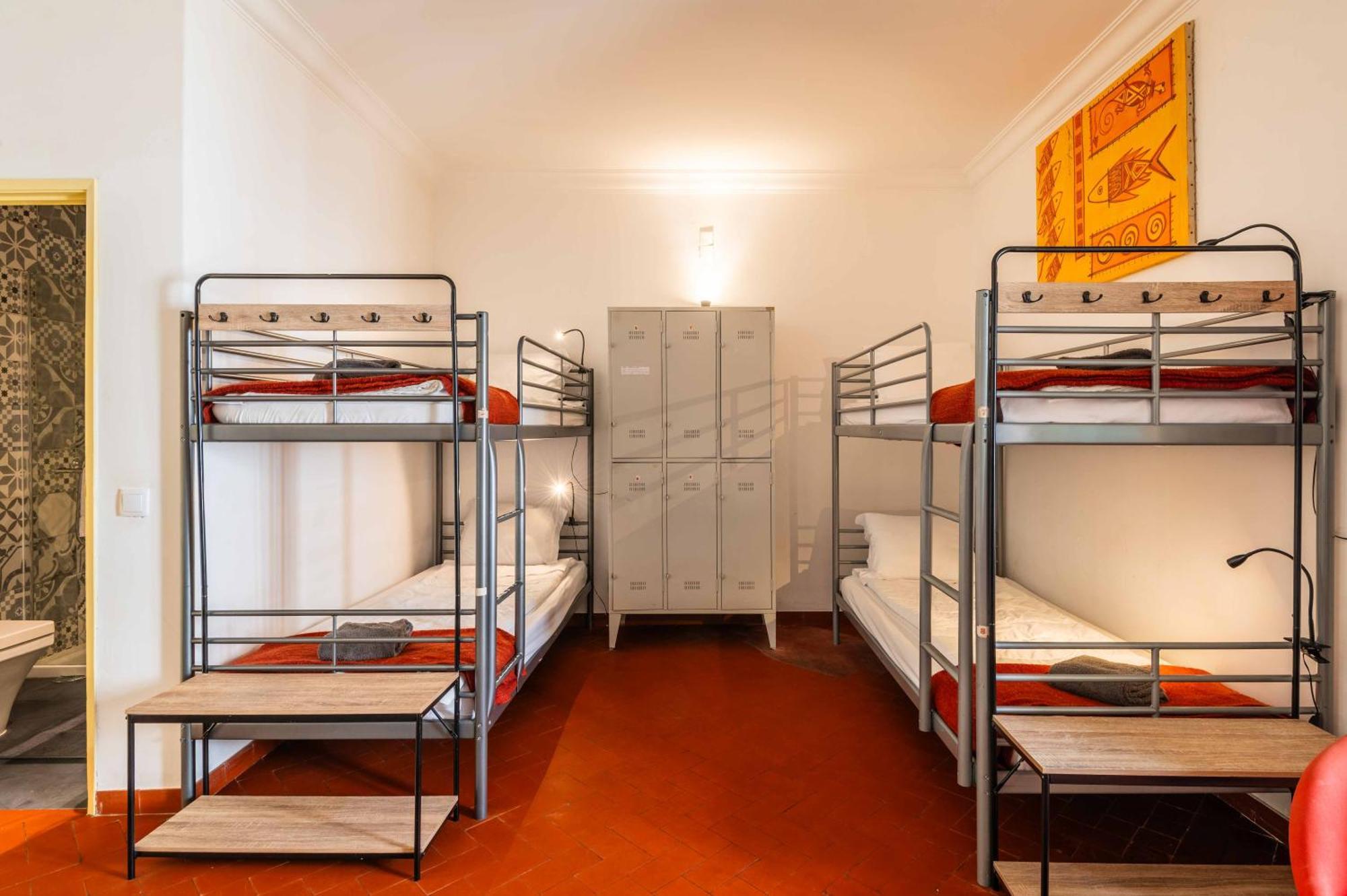Bed 8-Bed Mixed Dormitory Room