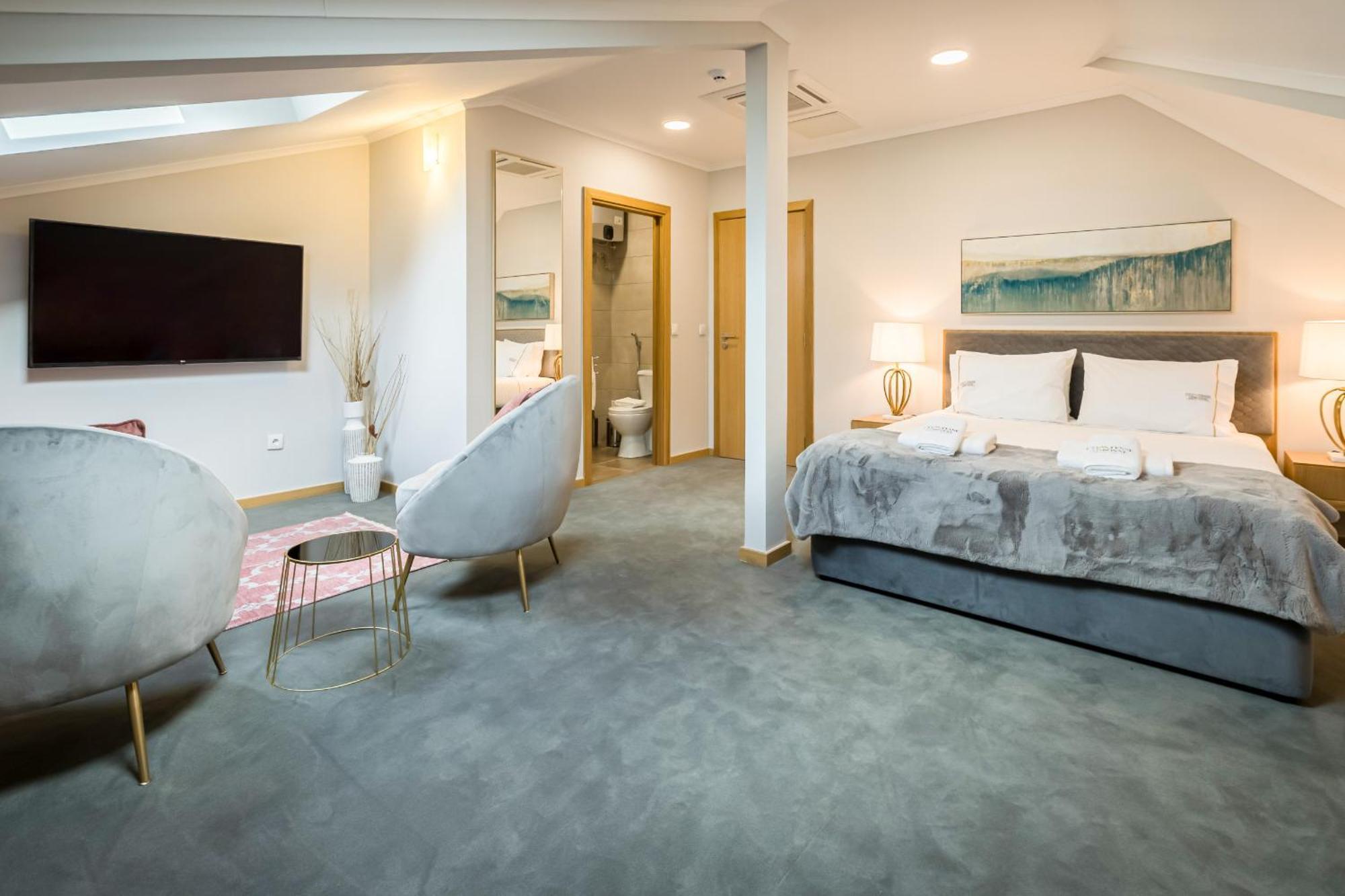 Deluxe King Room