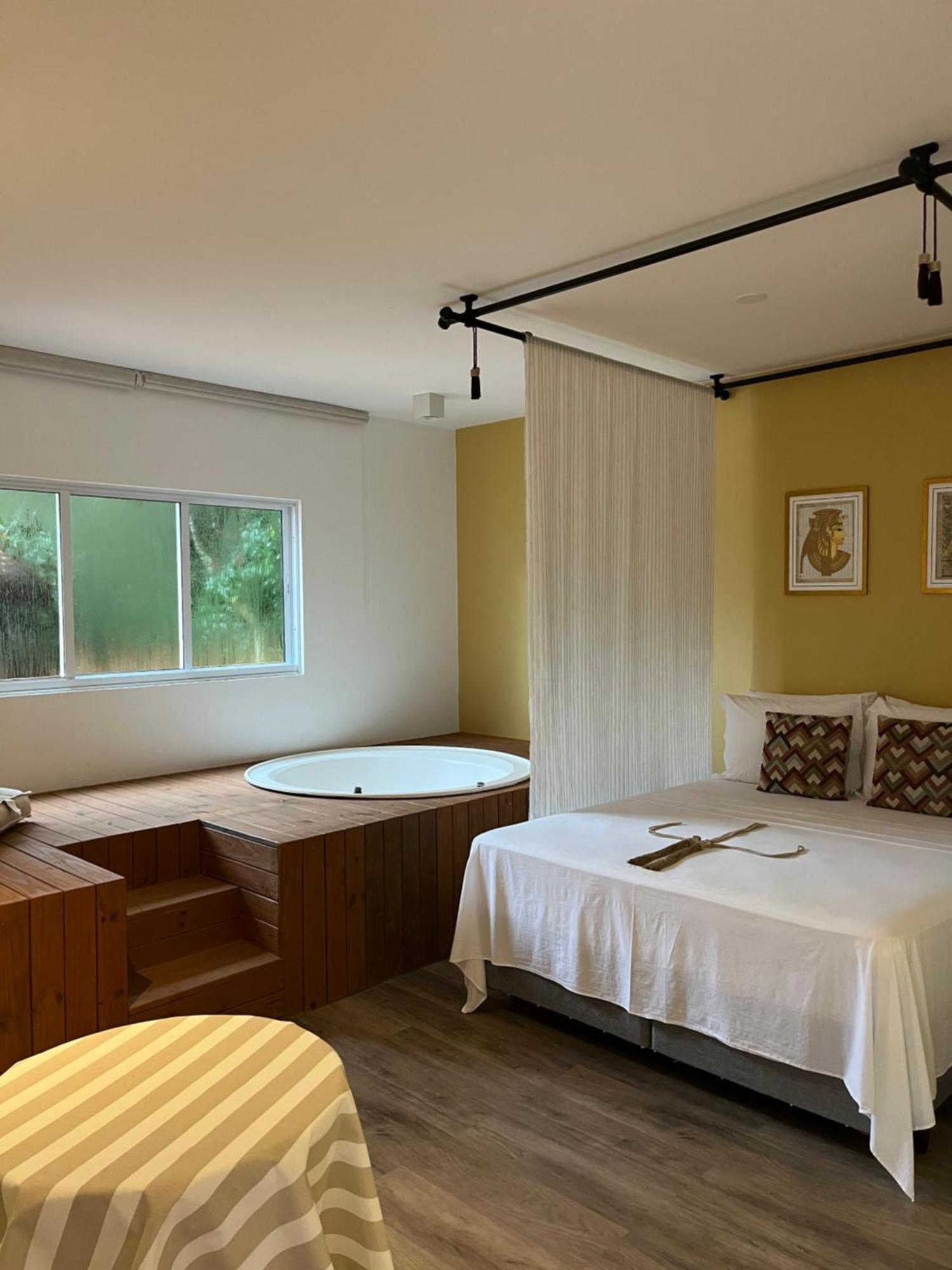 Deluxe Suite with Spa Bath