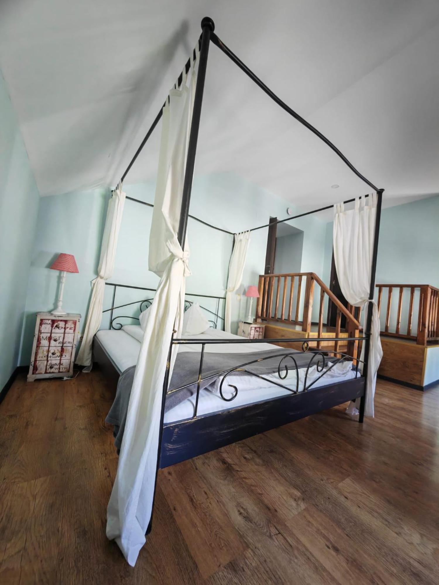 Six-Bedroom Villa (14 persons)