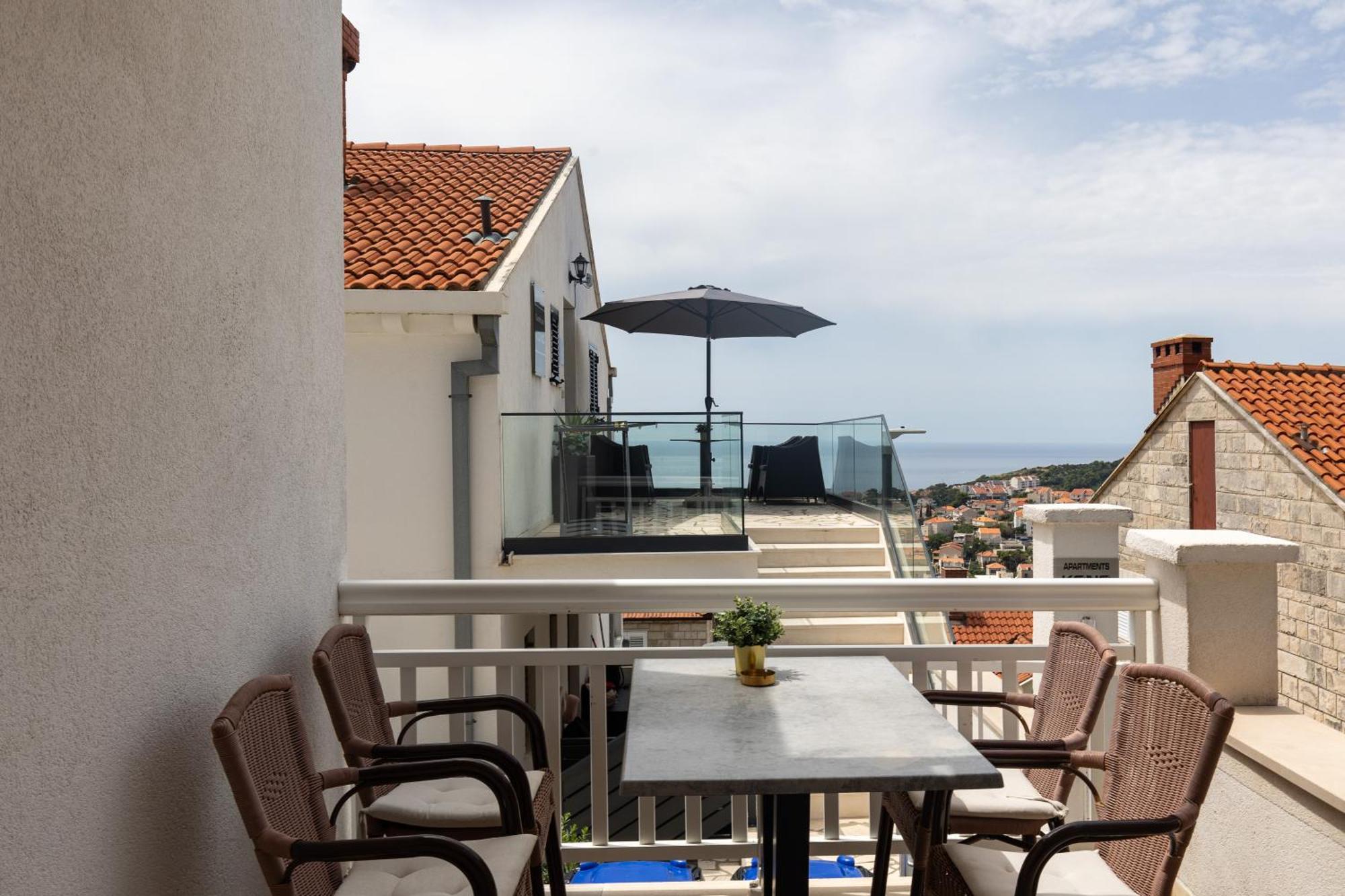 Apartamento de 2 Quartos com Terraço