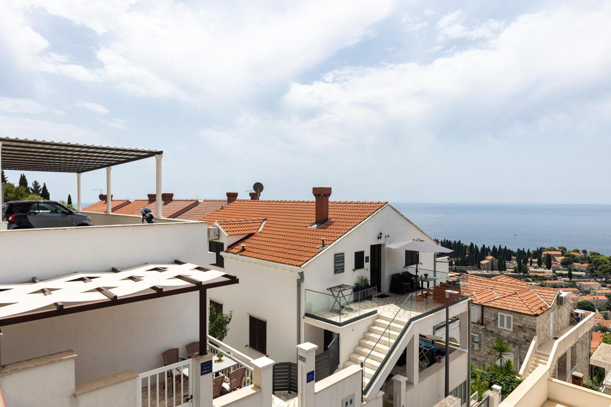 Apartamento de 1 Quarto com Varanda Térrea e Vista para o Mar