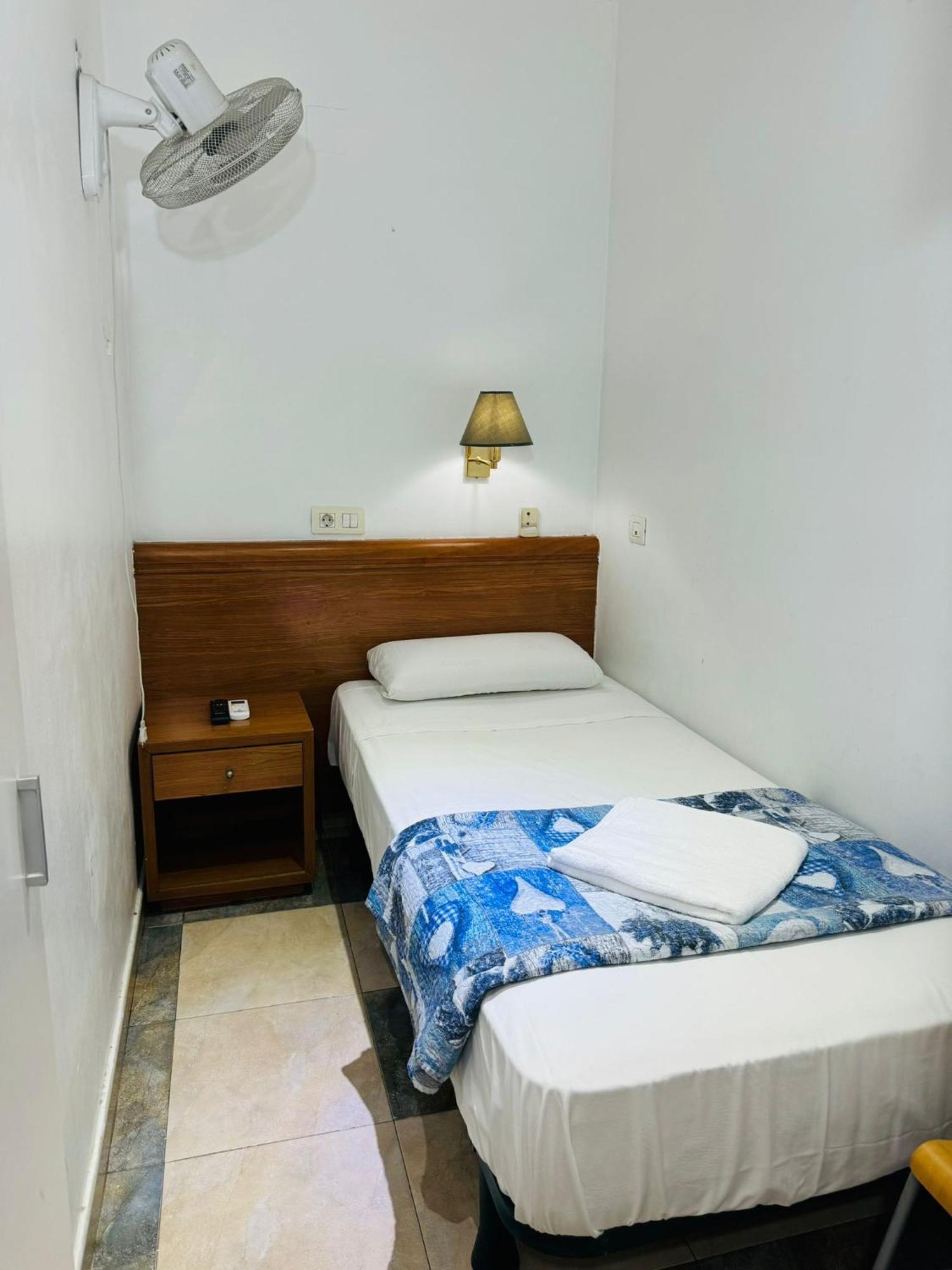 Single Room Shared Shower Toilet,1602341008:JPEG
