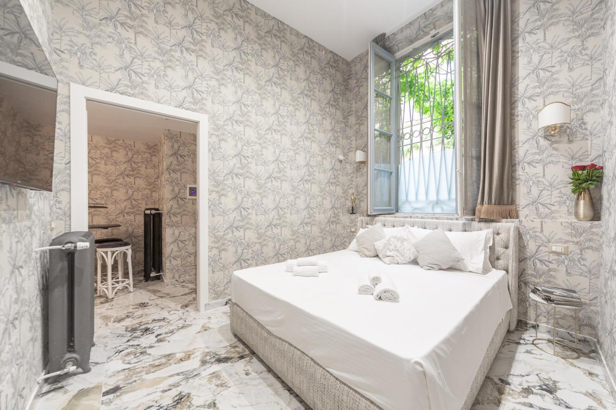 Deluxe Two-Bedroom Apartment with Garden View