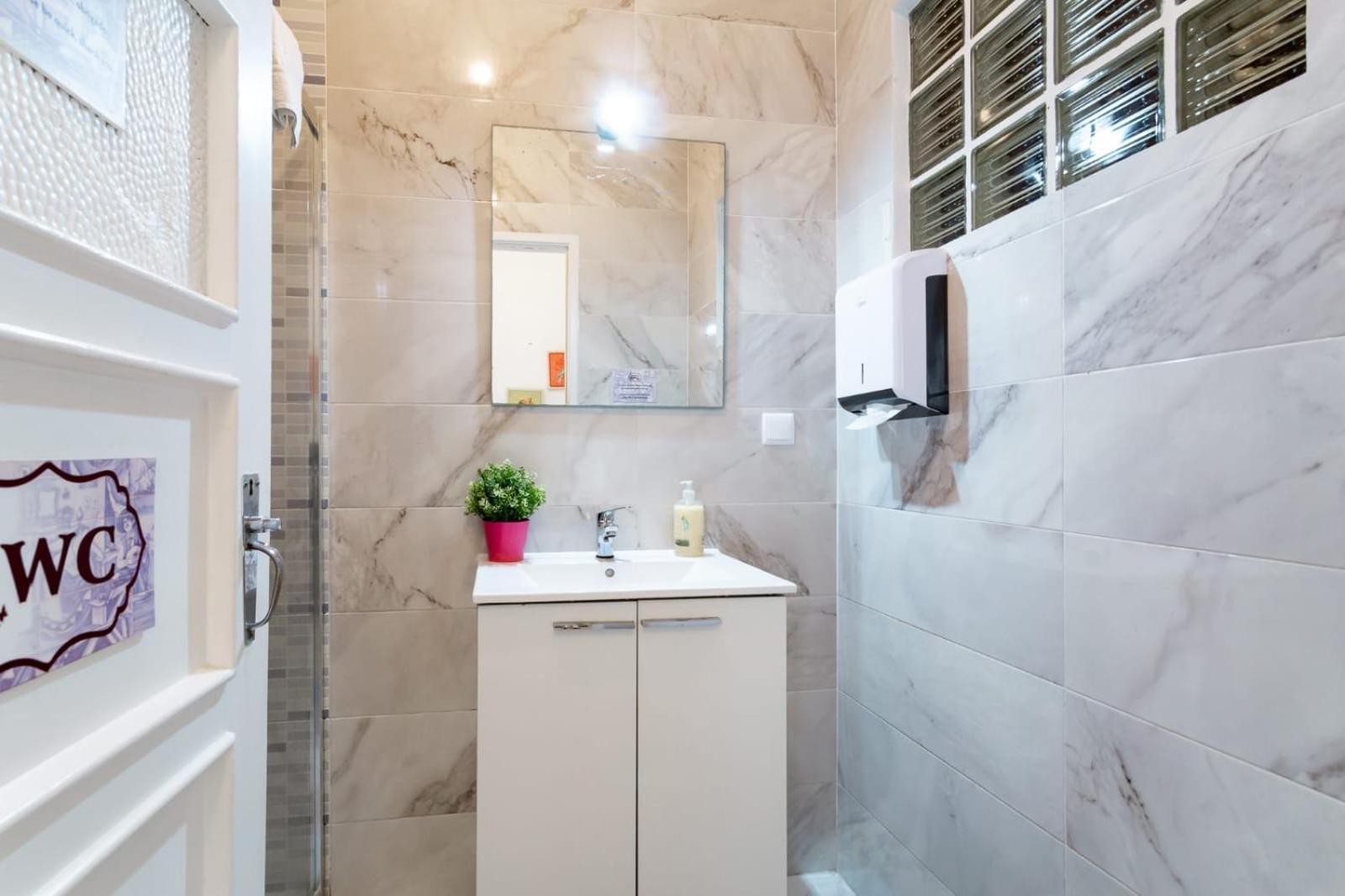 Tweepersoonskamer met Gedeelde Badkamer