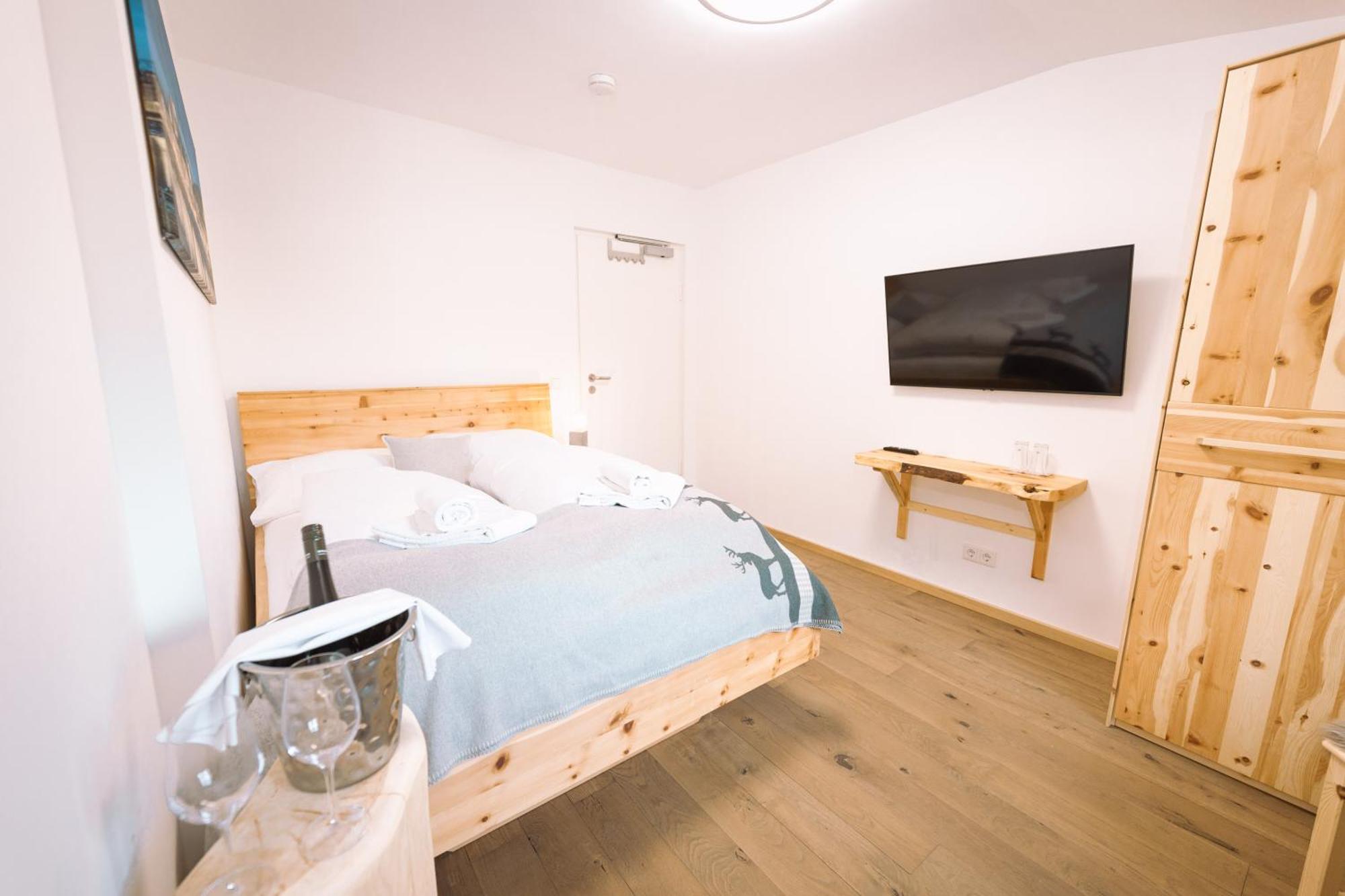 Small Double Room,1623663204:JPEG