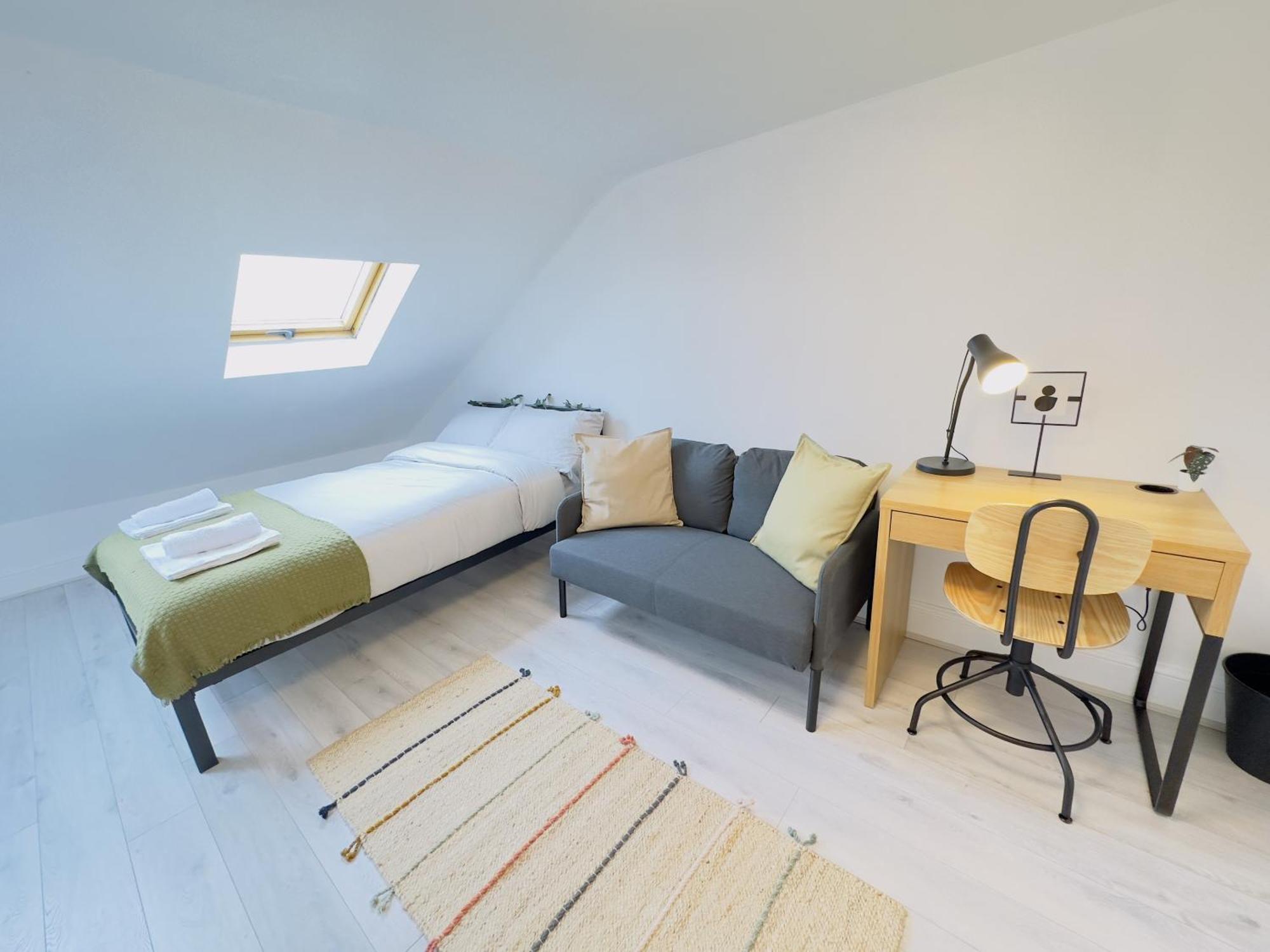Double Room Private Bathroom