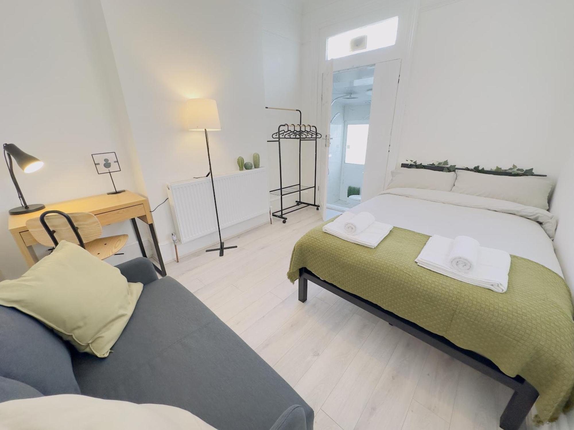 Double Room Private Bathroom