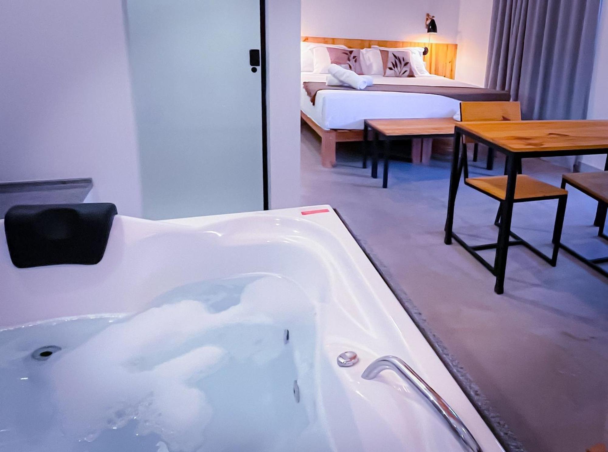 King Suite Spa Bath