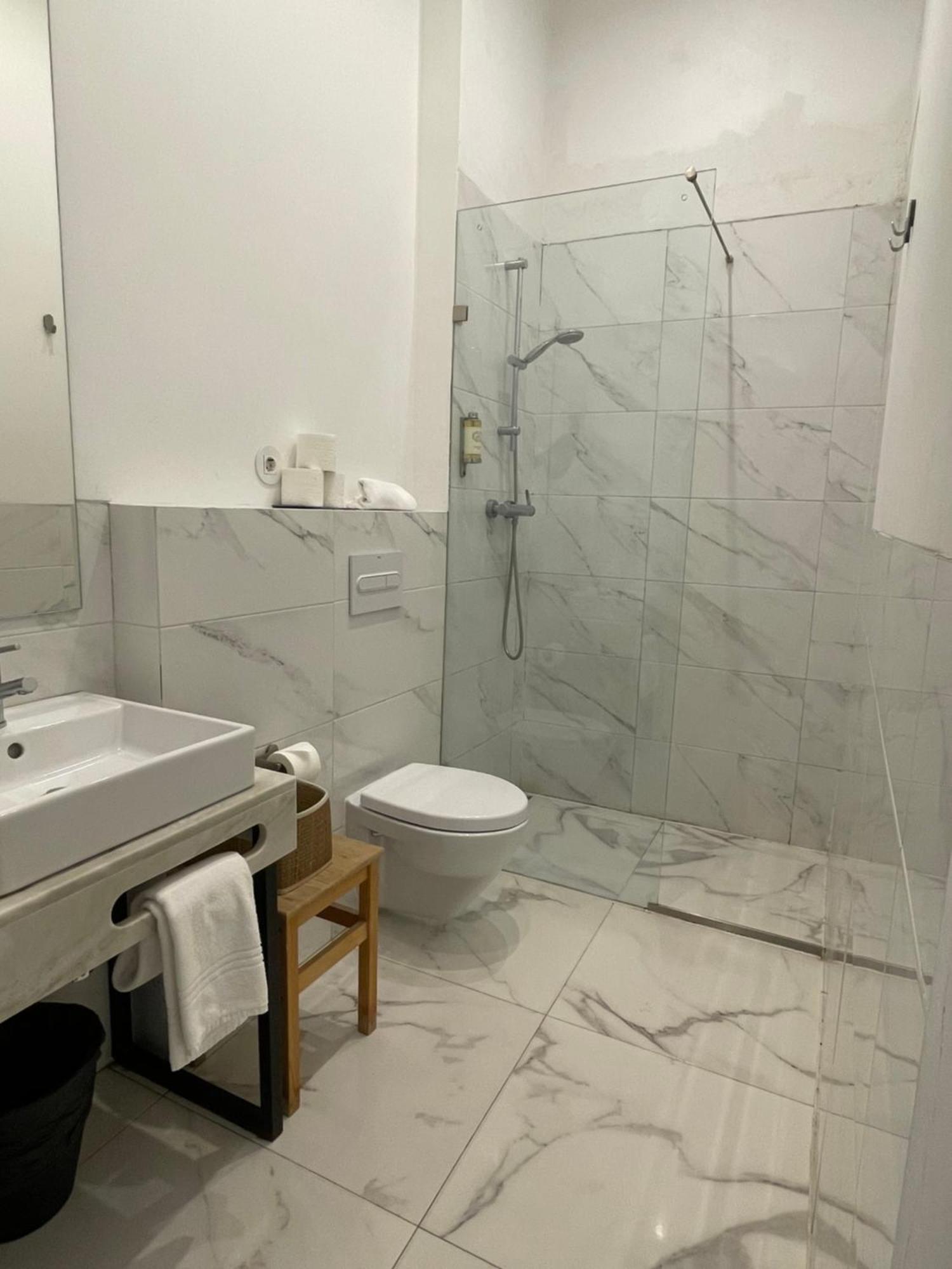 Deluxe Triple Room with Private Bathroom,1633014239:JPEG