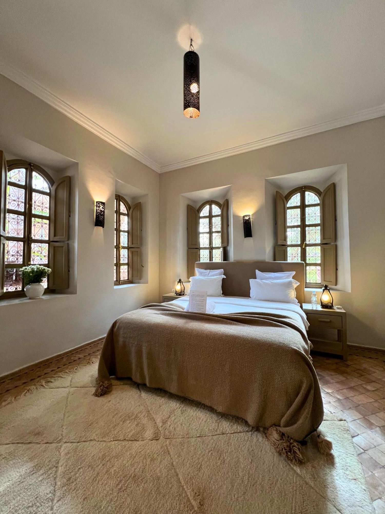 Deluxe Double Room (2 Adults + 1 Child),1633742530:JPEG