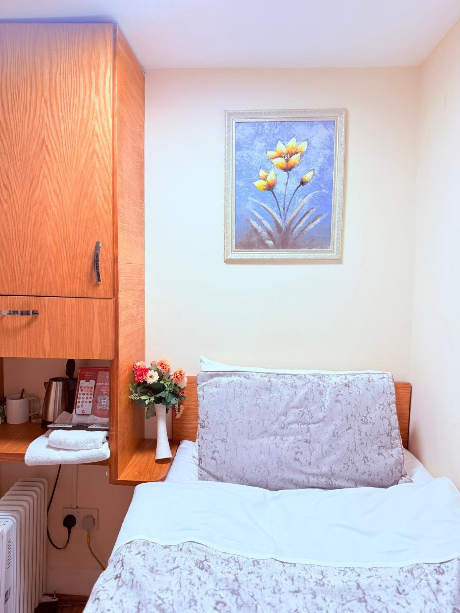 Budget Single Room,1655272427:JPEG