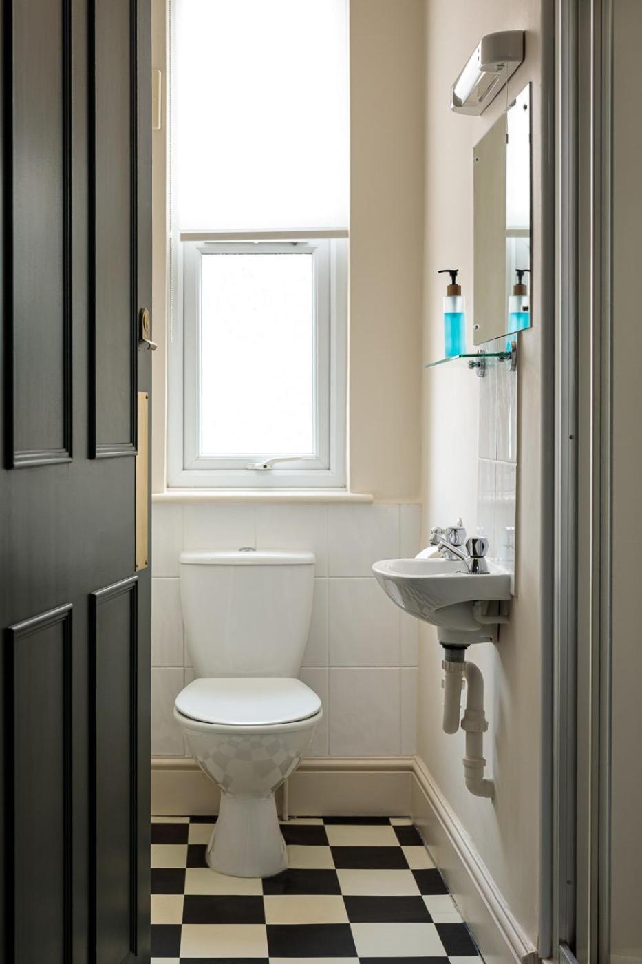 Single Room Private External Shower Room
