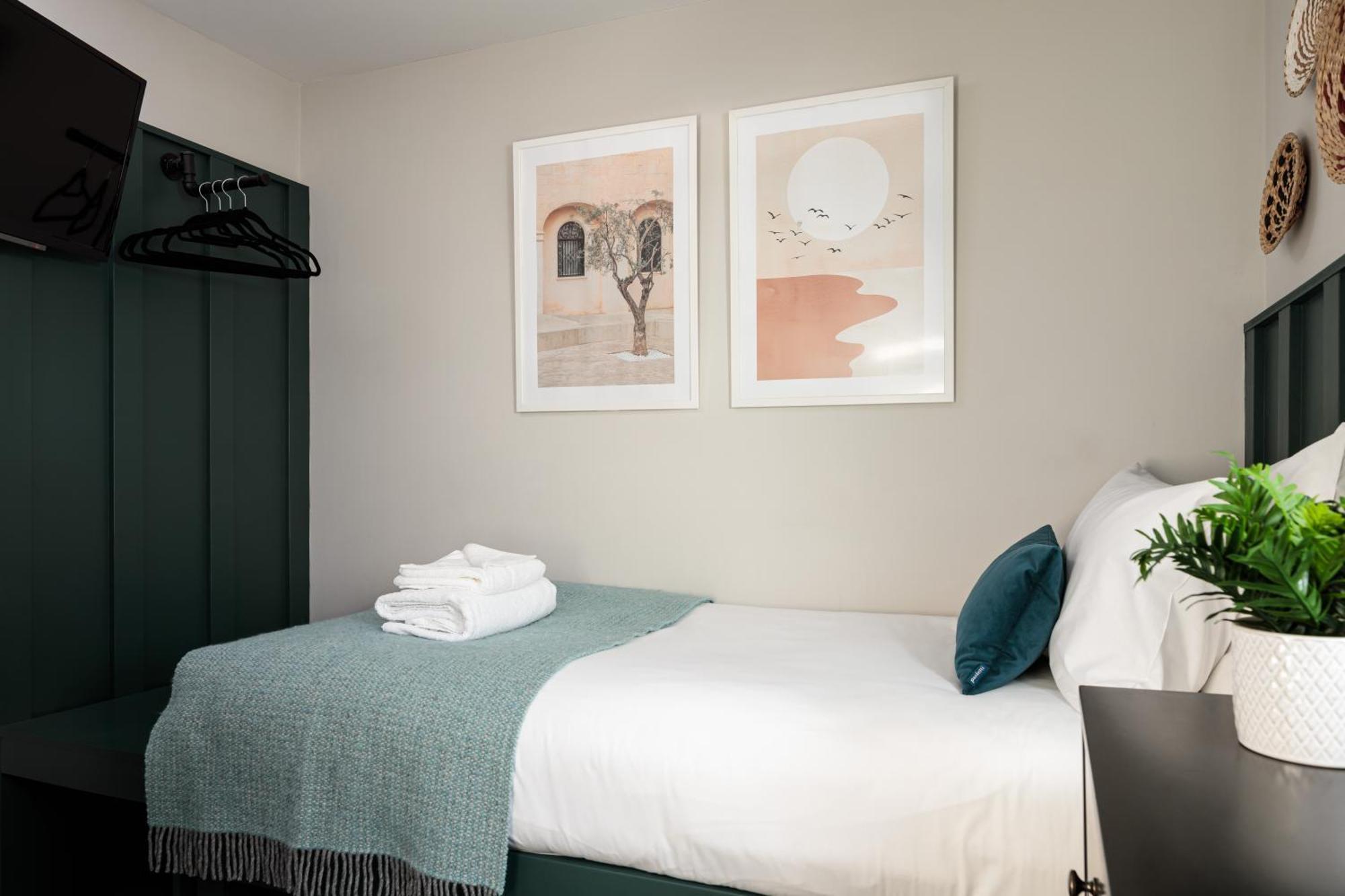 Single Room En Suite Courtyard