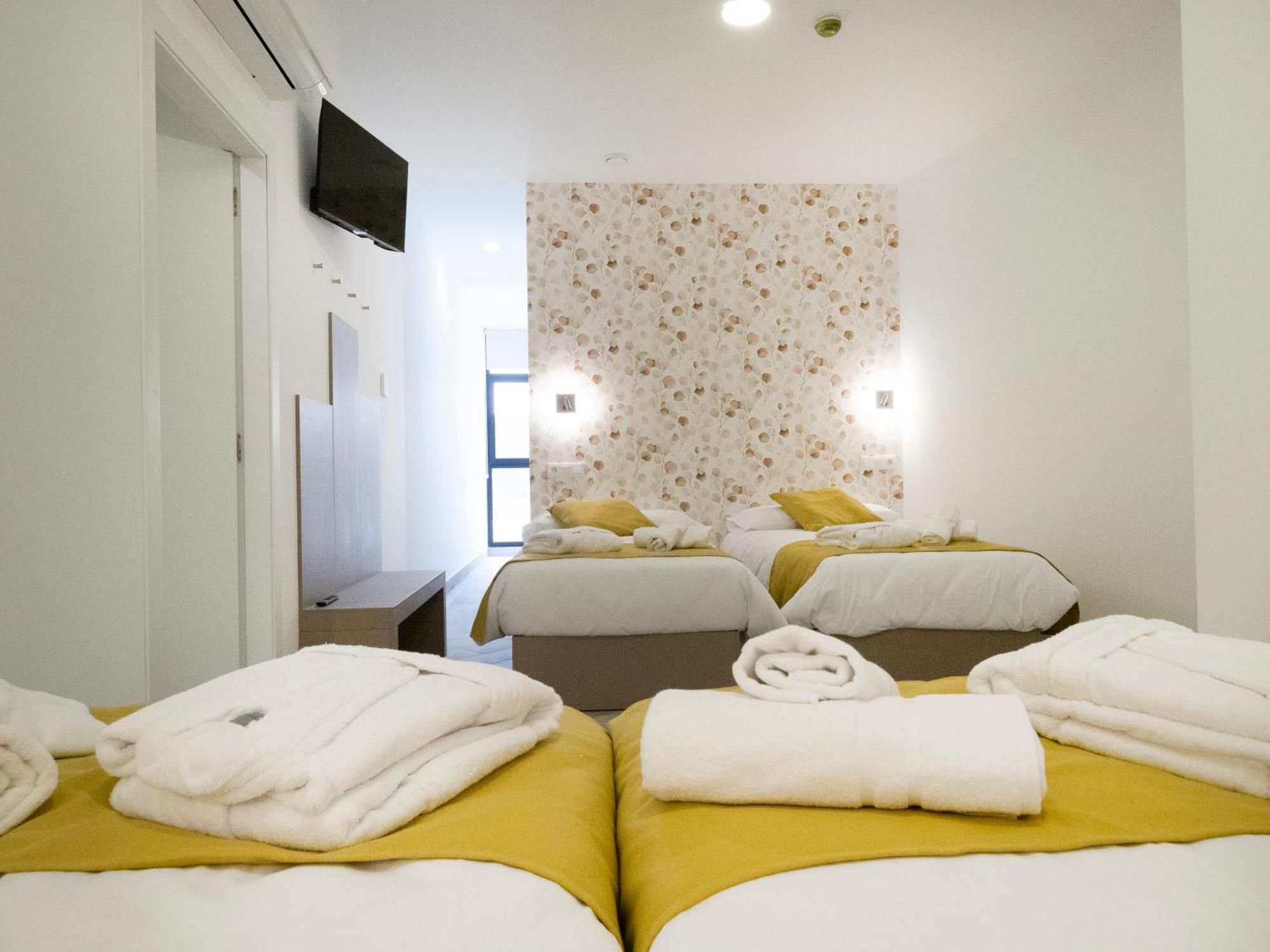 Quadruple Room Bathroom spa access