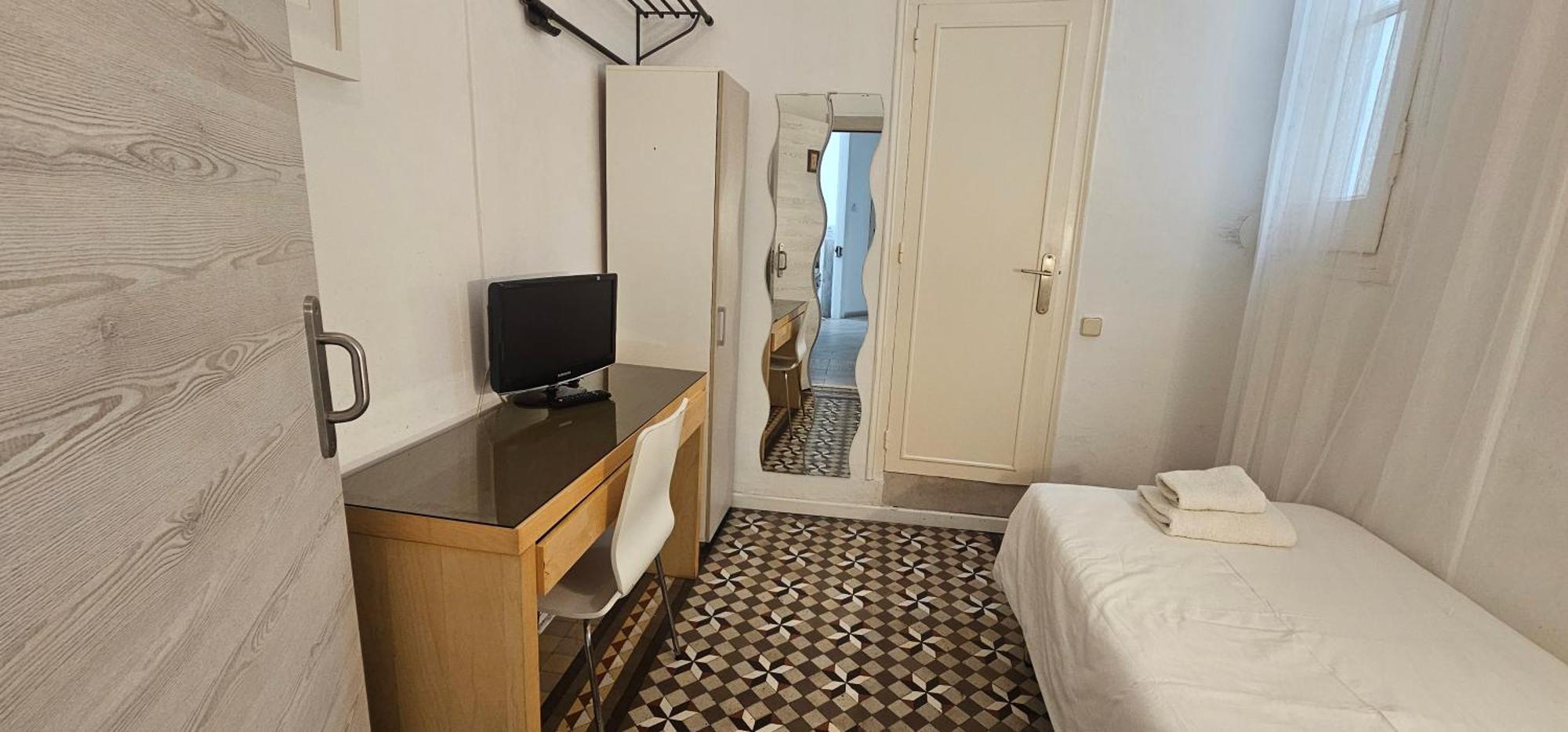 Standard Single Room Private Bathroom