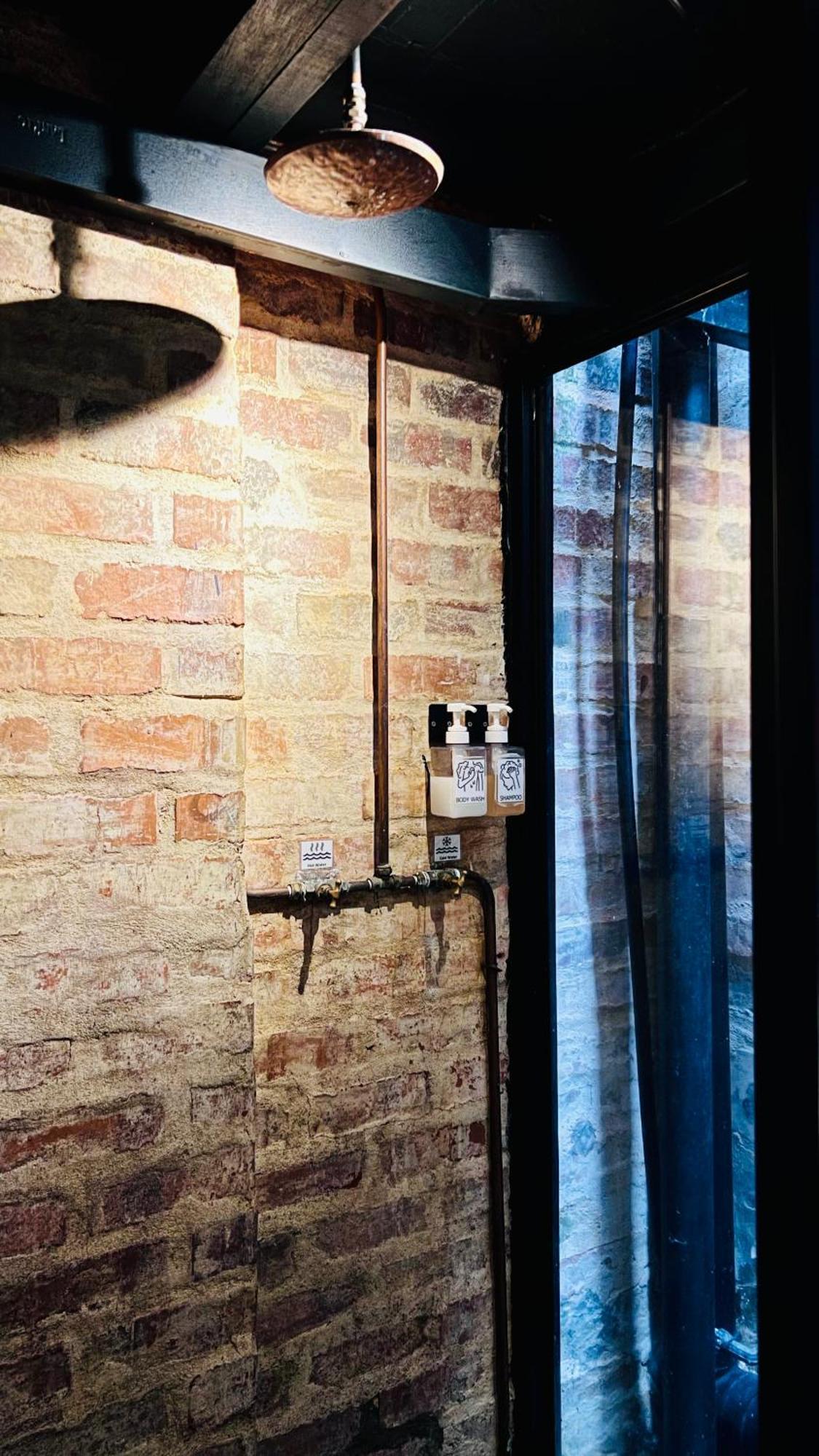 Twin Room Bathroom,1676823423:JPEG