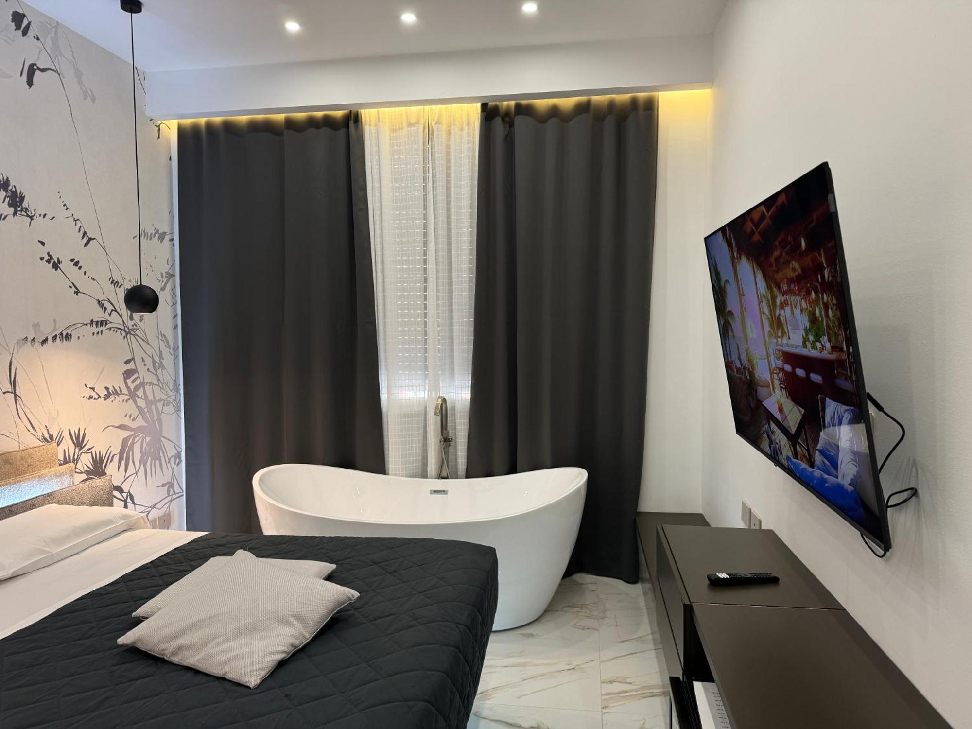 Deluxe Suite with Spa Bath