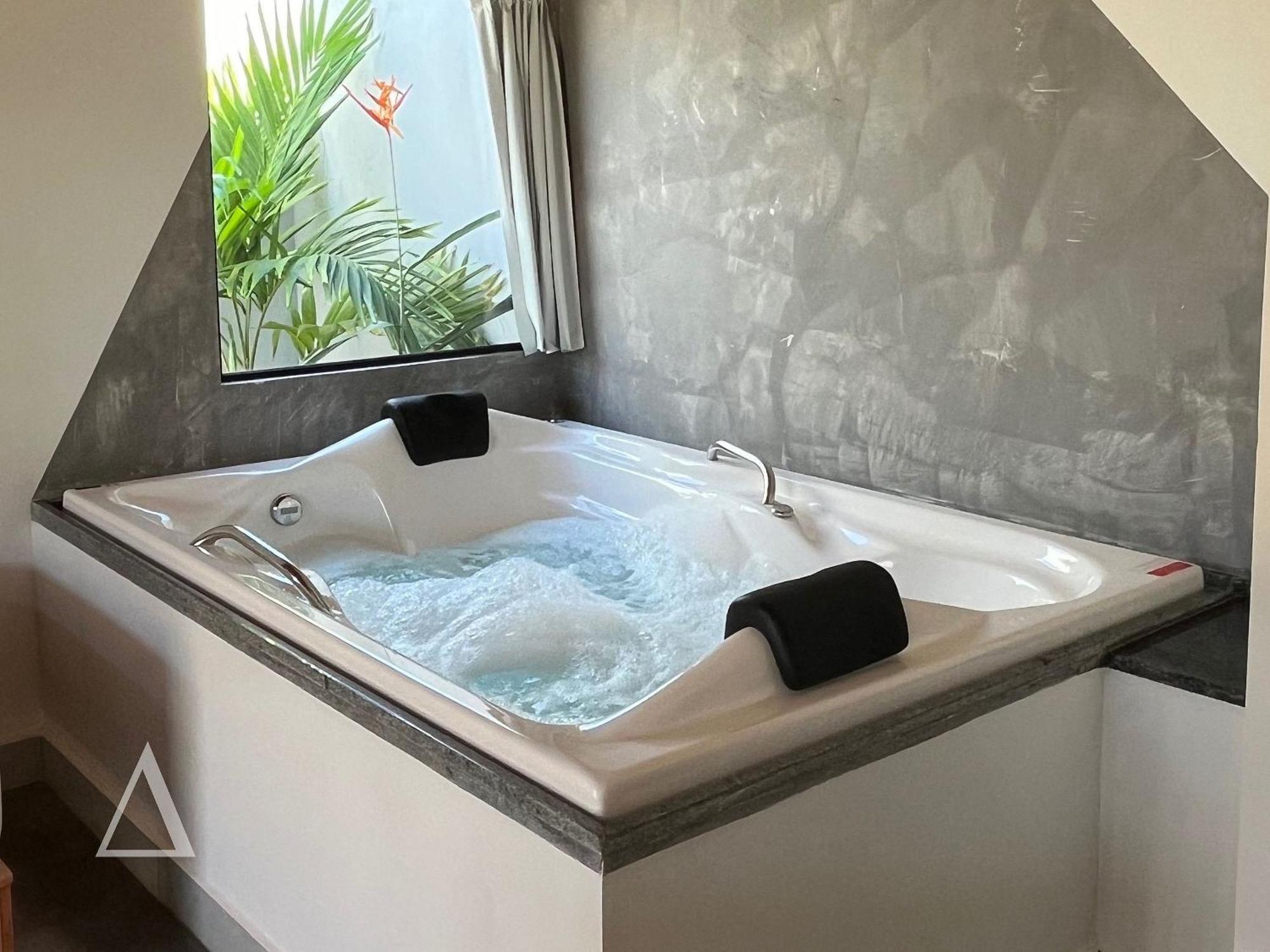 King Suite Spa Bath
