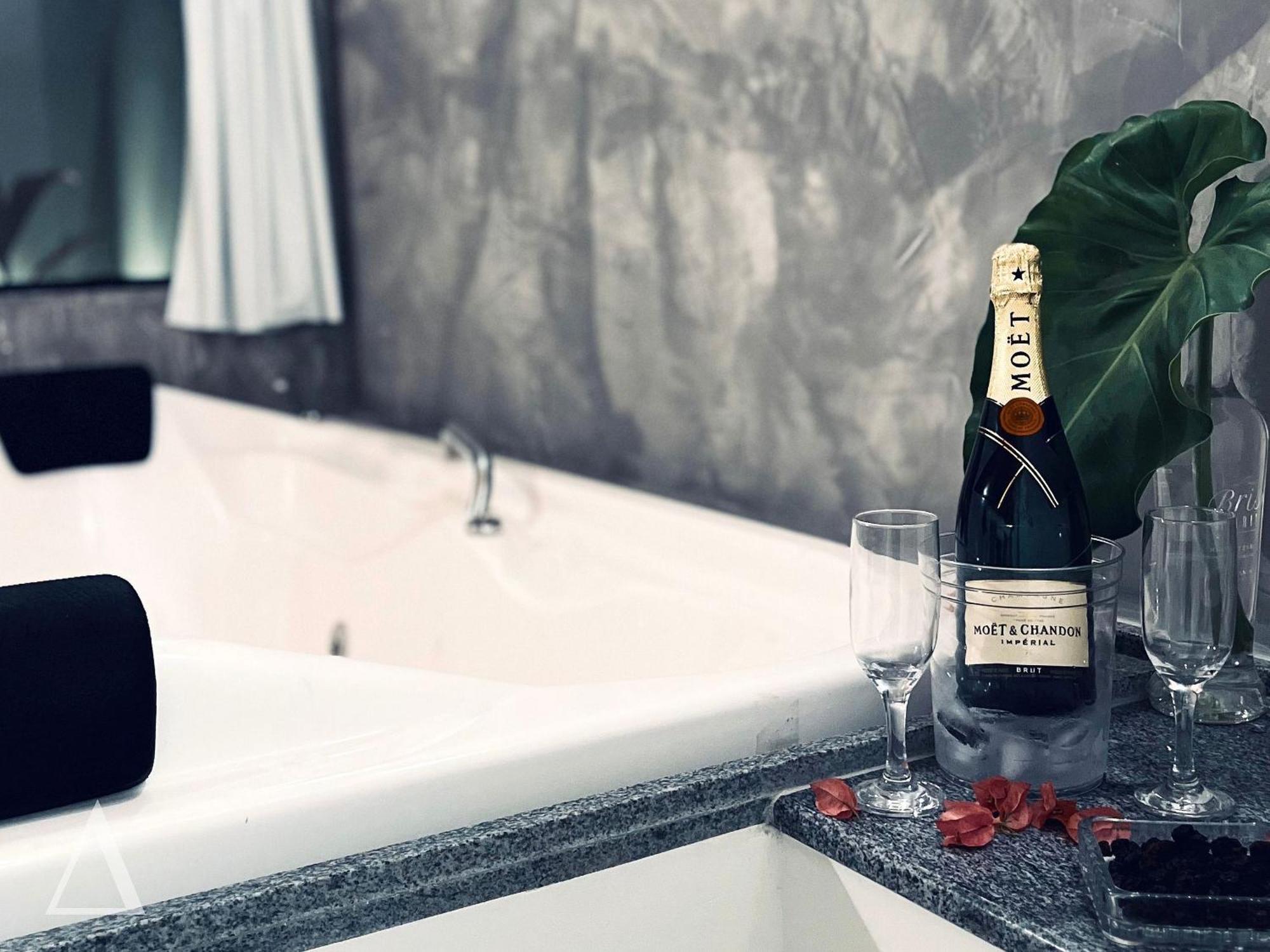 King Suite Spa Bath