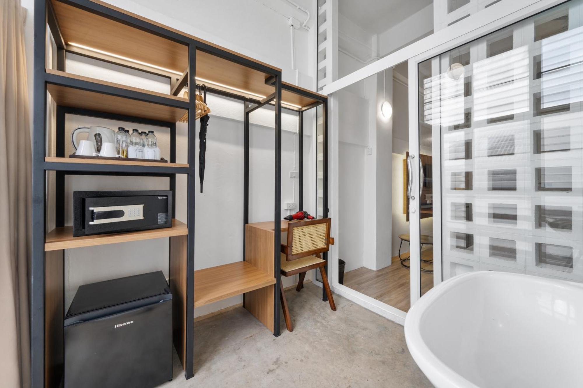 Family Room,1698899988:JPEG