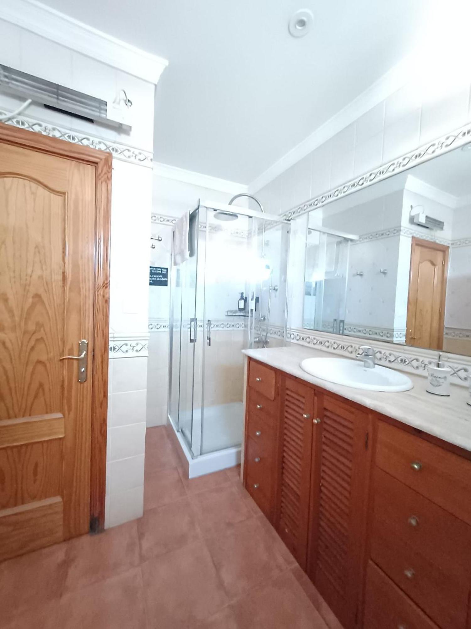 Single Room with Shared Bathroom