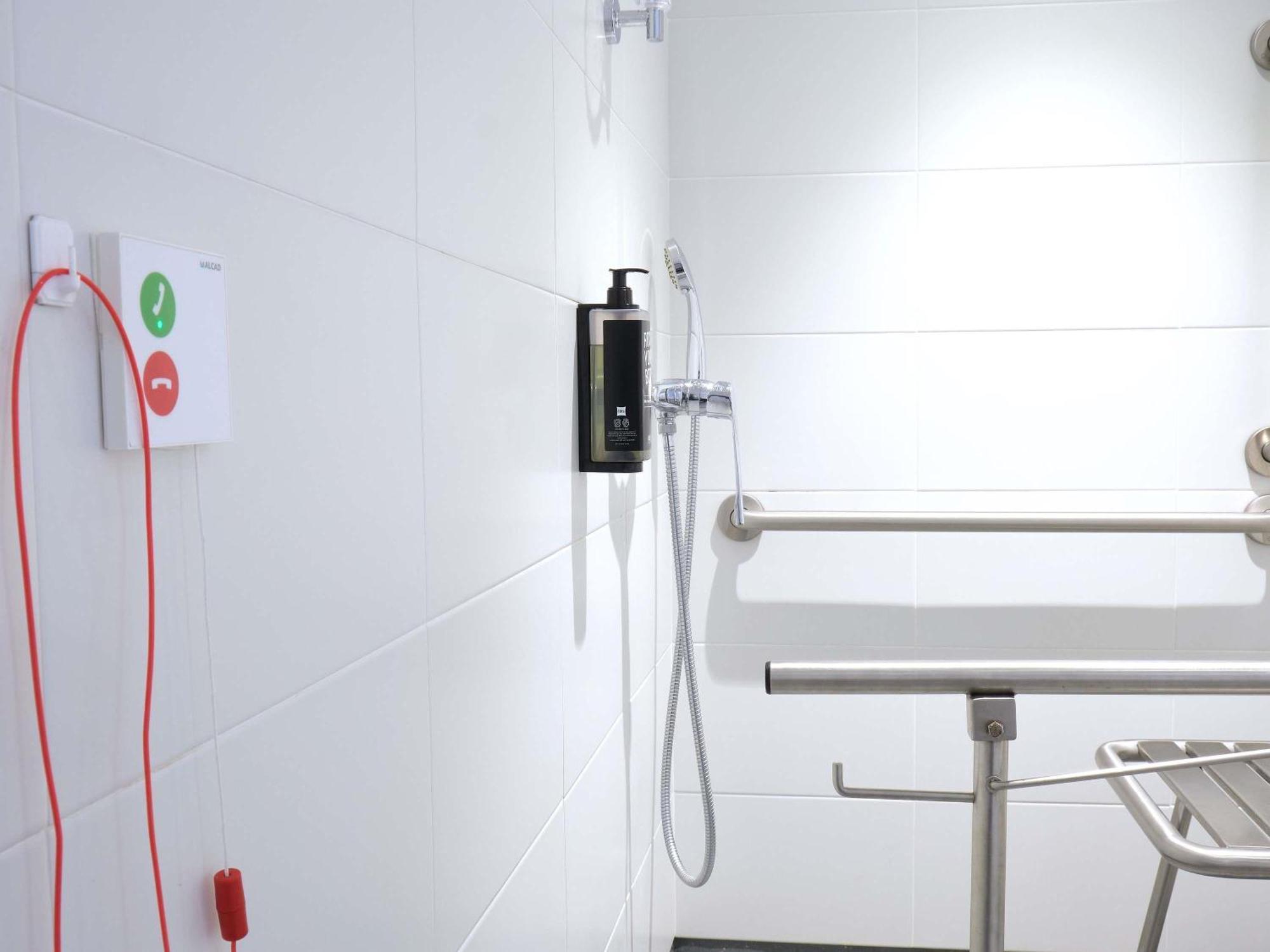 Camera Doppia con Letti Singoli con Accesso Disabili