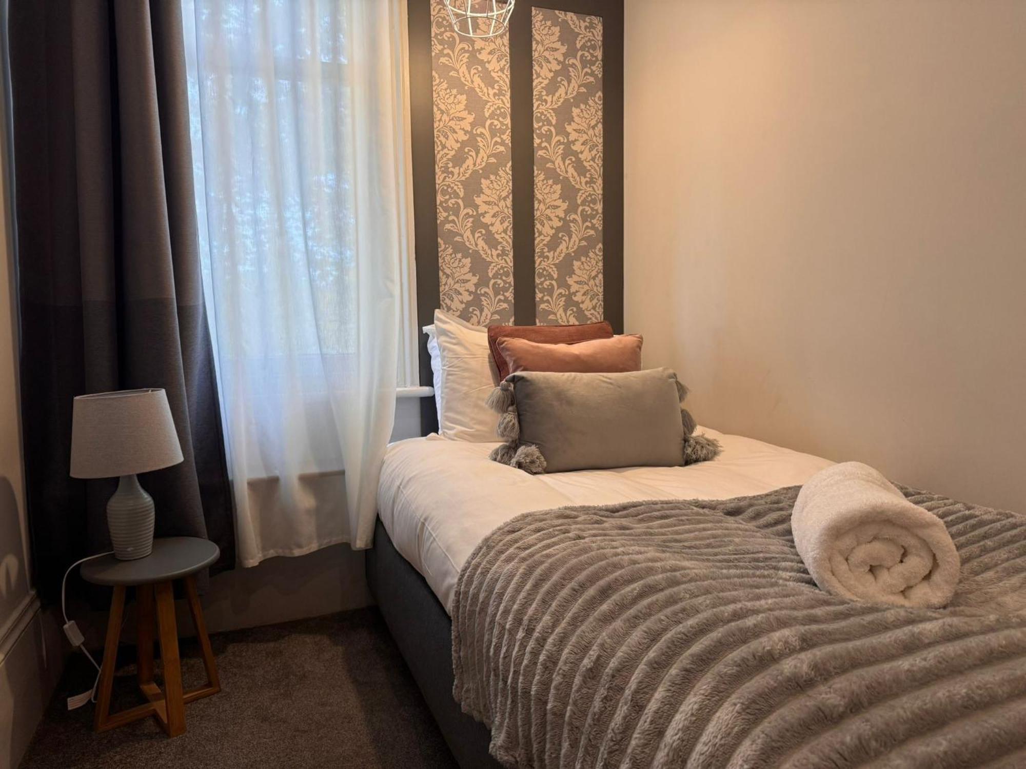 Single Room with Shared Bathroom,1730032394:JPEG