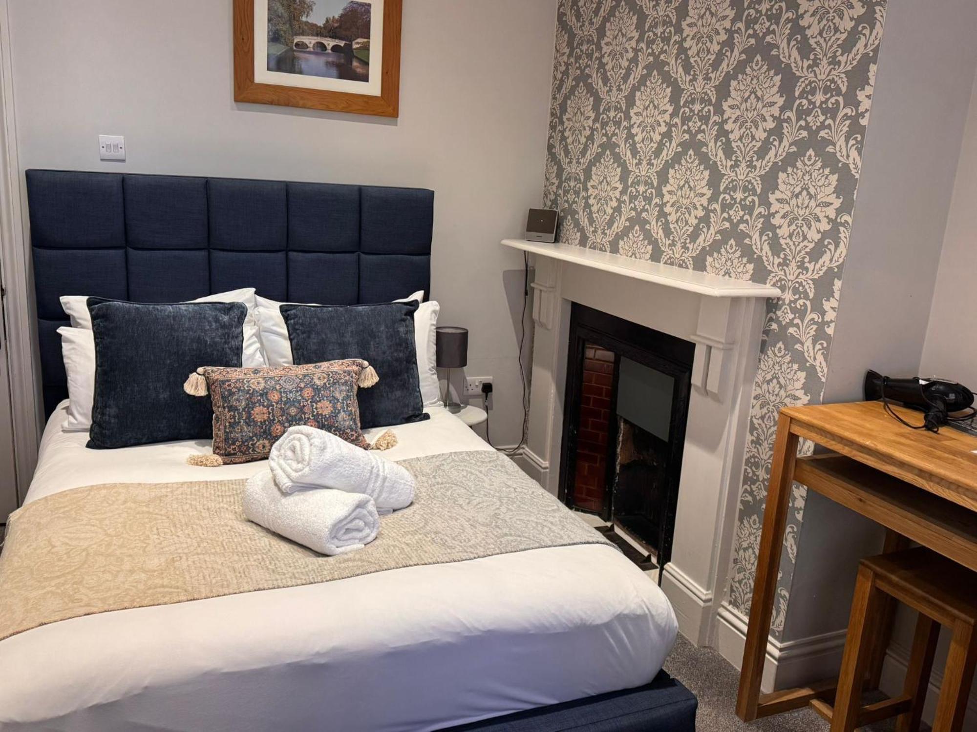 Standard Double Room with Shared Bathroom,1730032380:JPEG