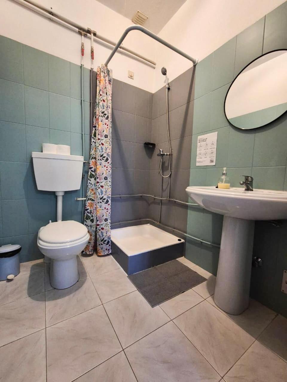 Quadruple Room Bathroom