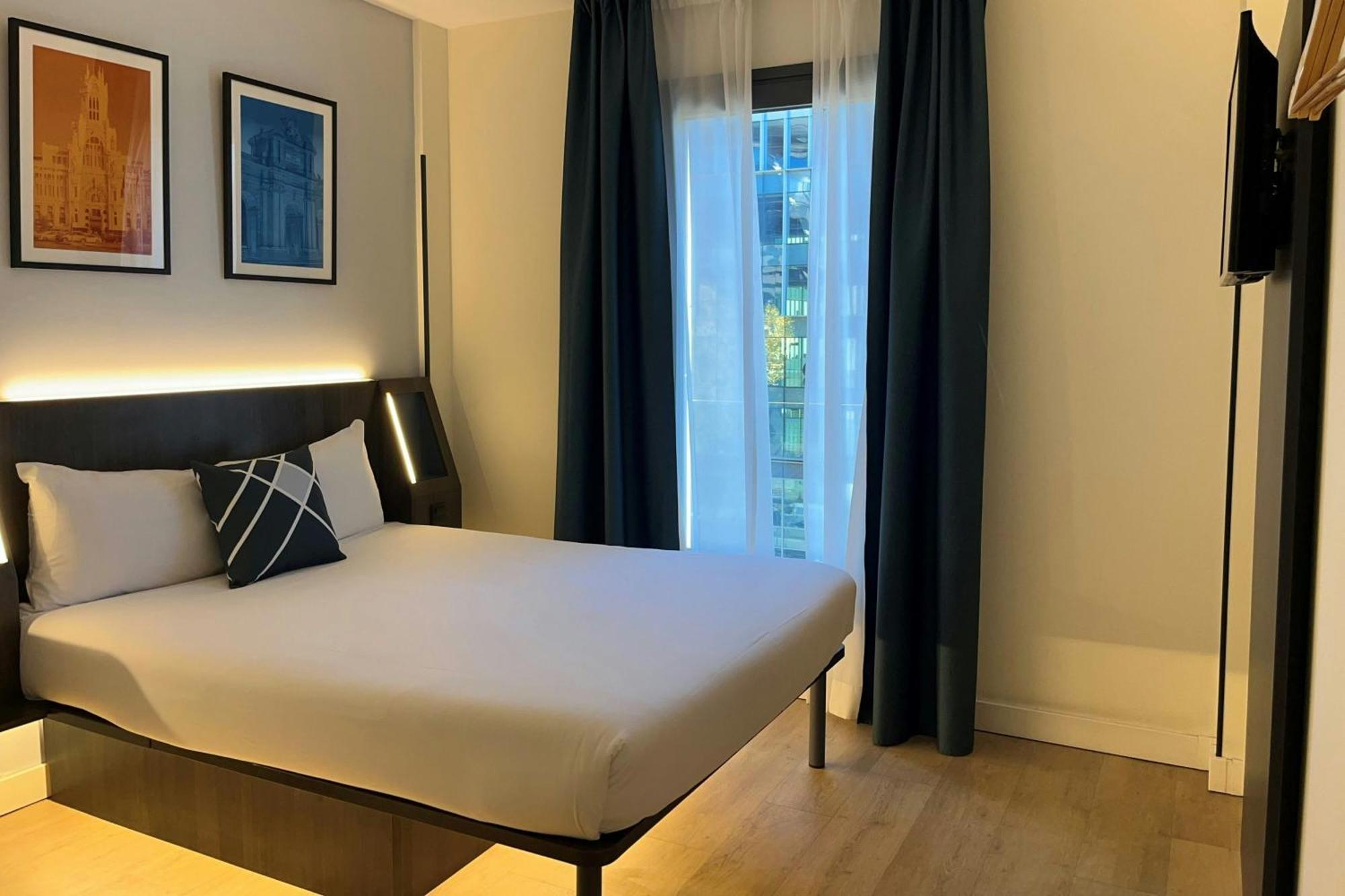Standard Double Room One Queen Bed