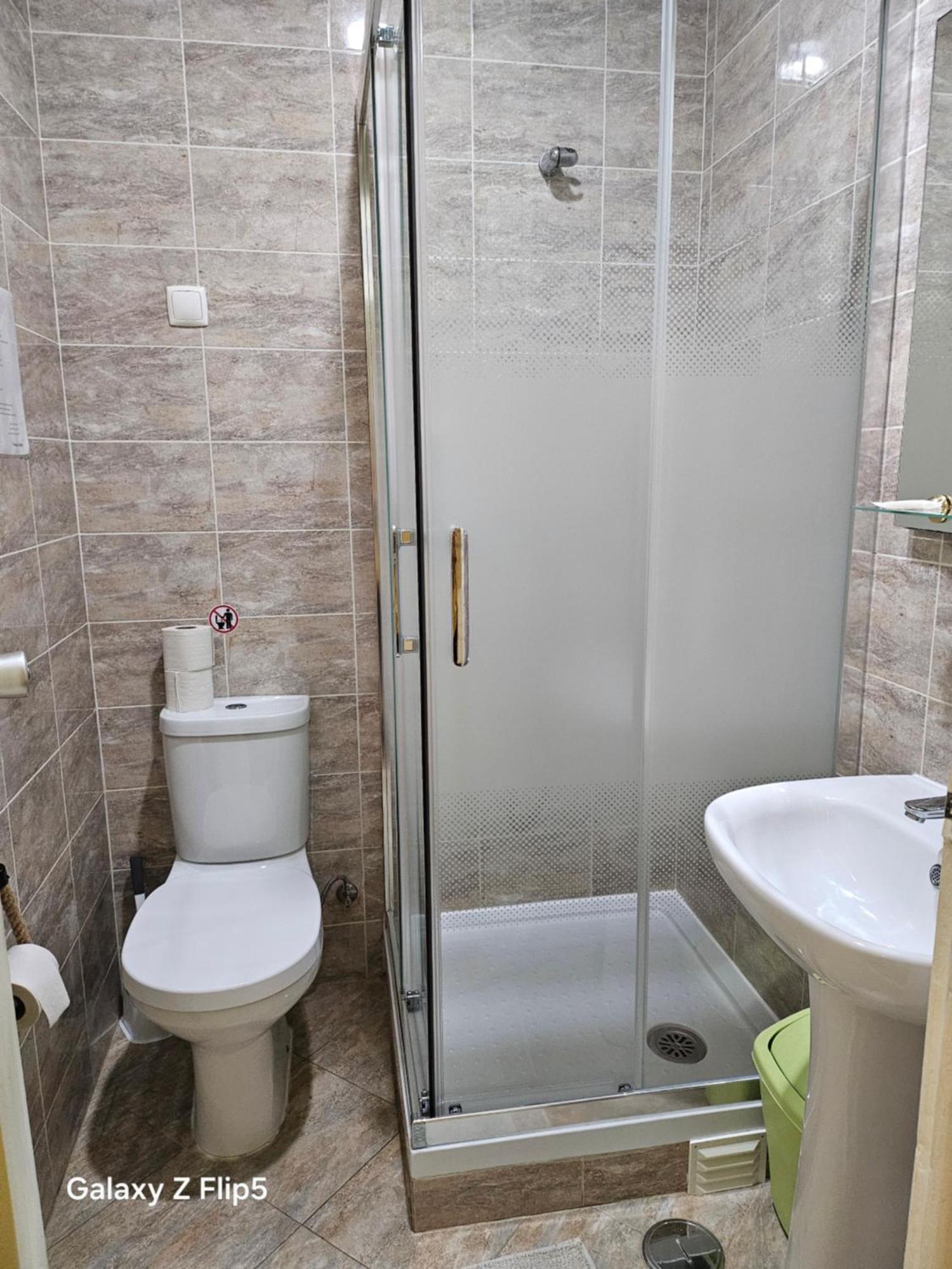 Double Room Private Bathroom