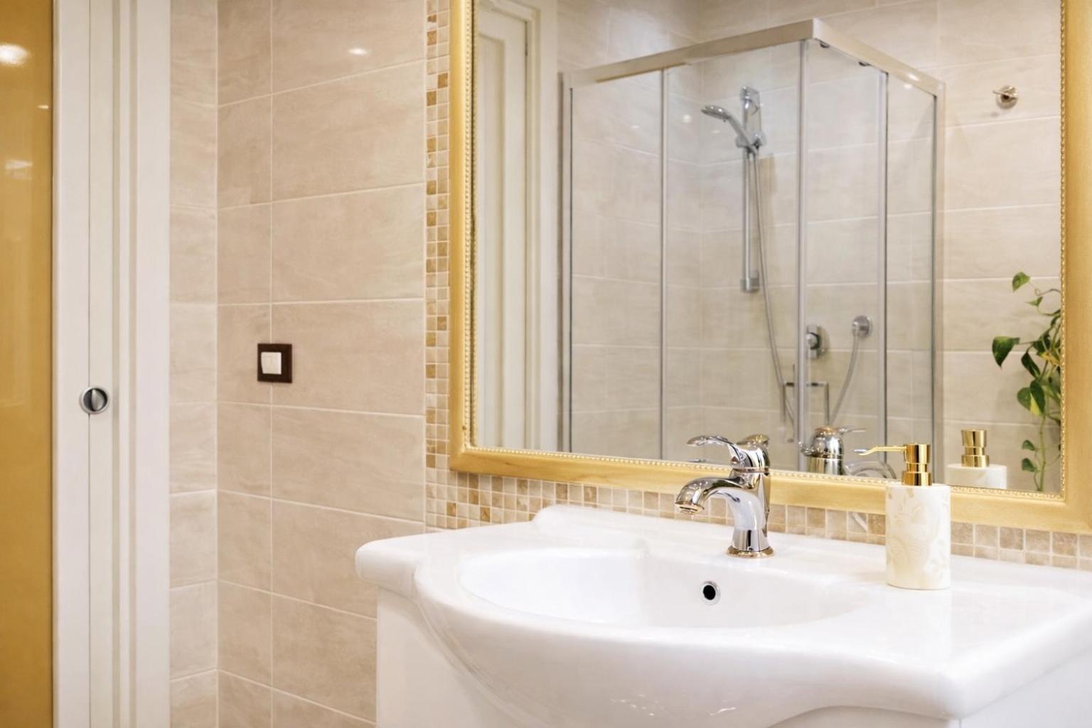 Double Room Private Bathroom