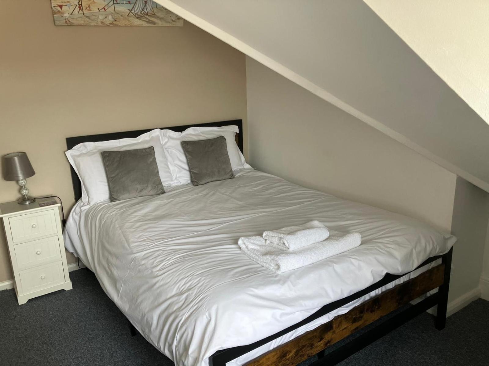 Large Single Room,1766411940:JPEG
