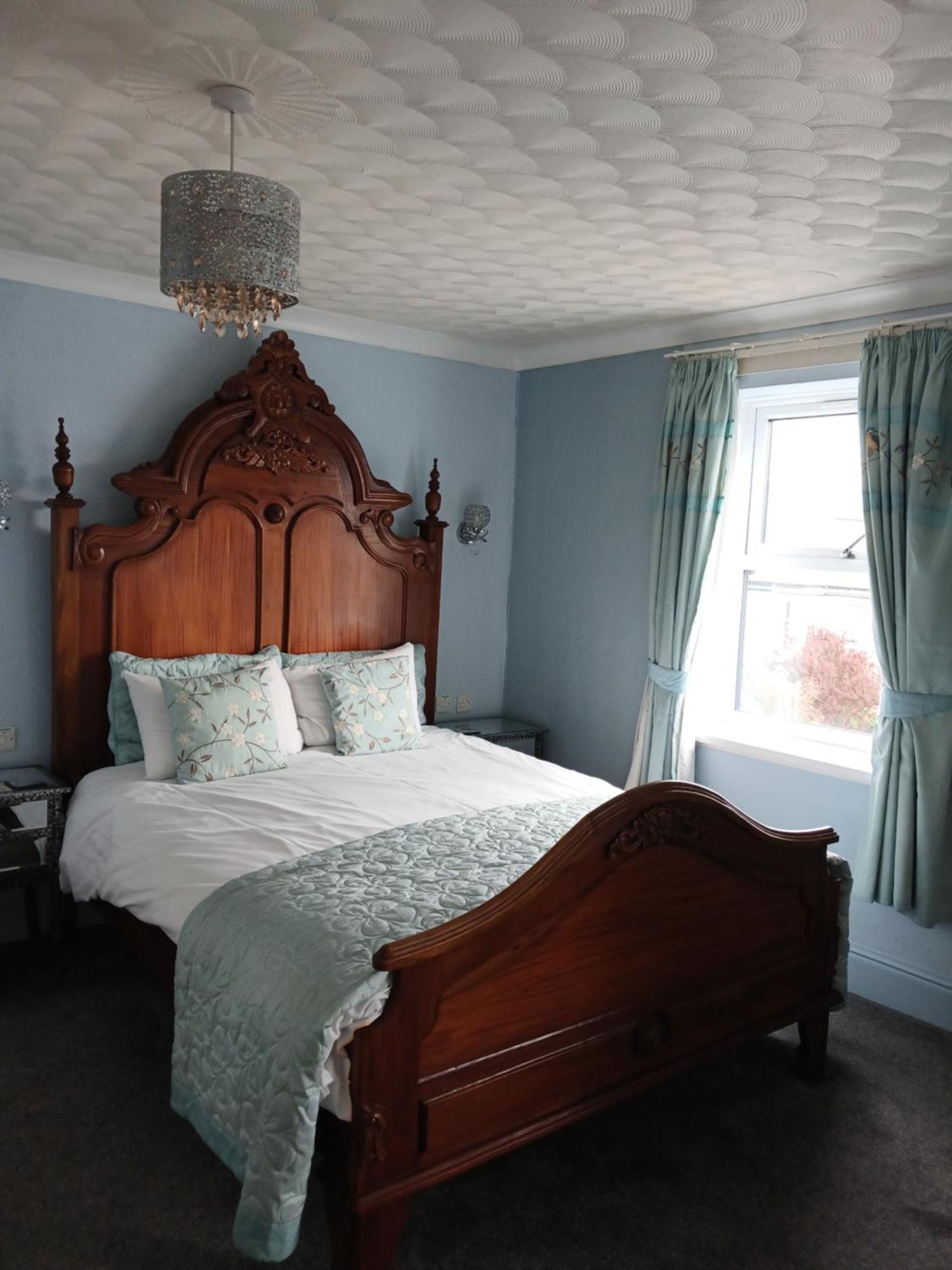 Deluxe Double Room Shower
