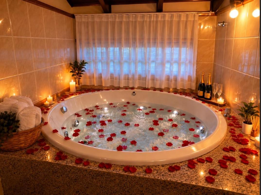 Deluxe Suite Spa Bath