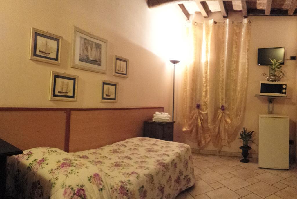 Single Room,217906421:JPEG