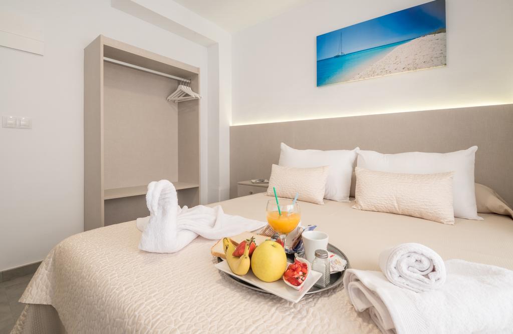 Small Double Room,228178232:JPEG