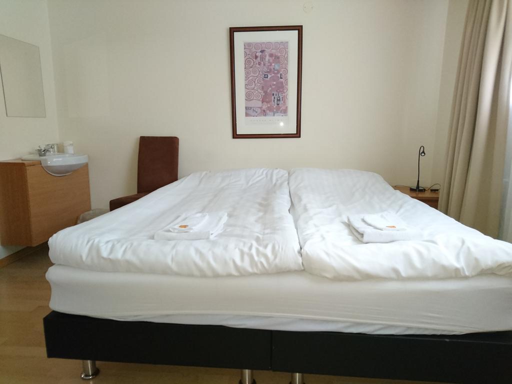 Vierpersoonskamer met Gedeelde Badkamer