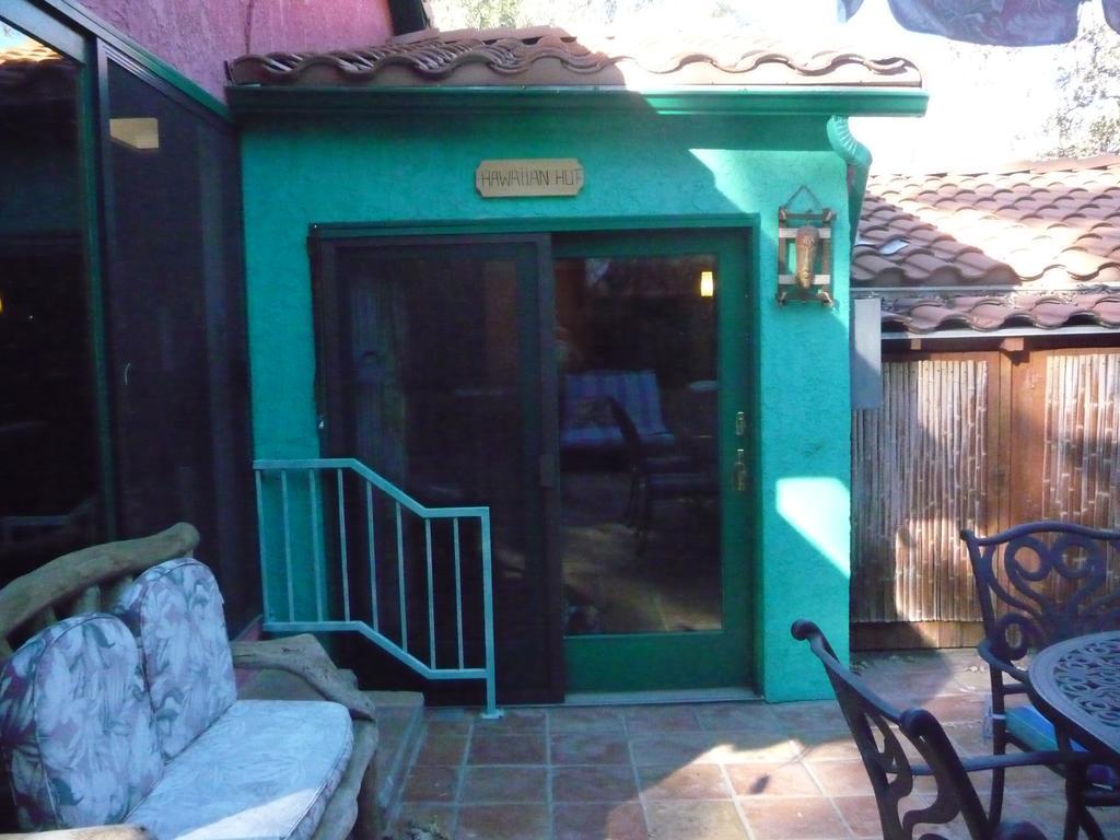 Hawaiian Hut