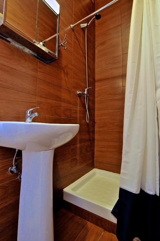 Budget Double Room Shared Toilet,113122650:JPEG