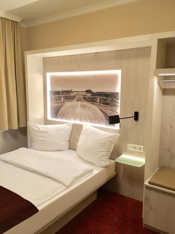 Single Room with Own Shower/Shared WC,661560300:JPEG