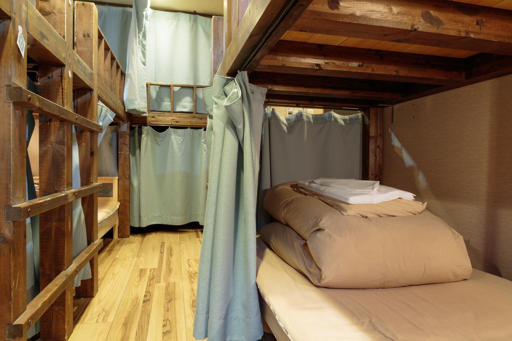 Bed in 8-Bed Mixed Dormitory Room (Adult only)