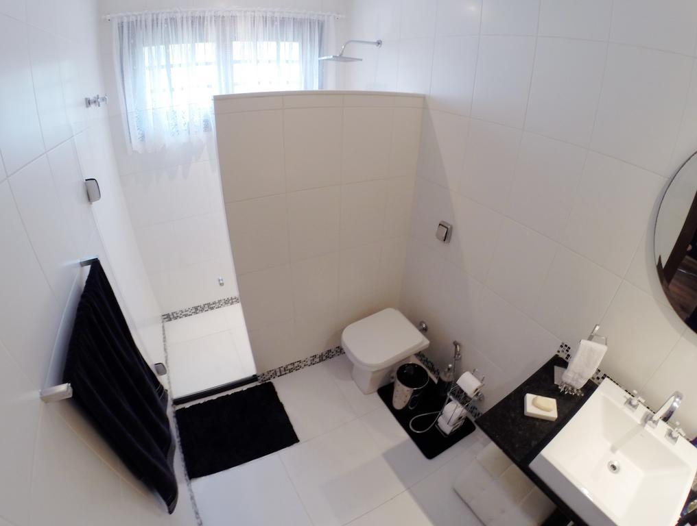 Quarto Triplo com Banheiro Privativo