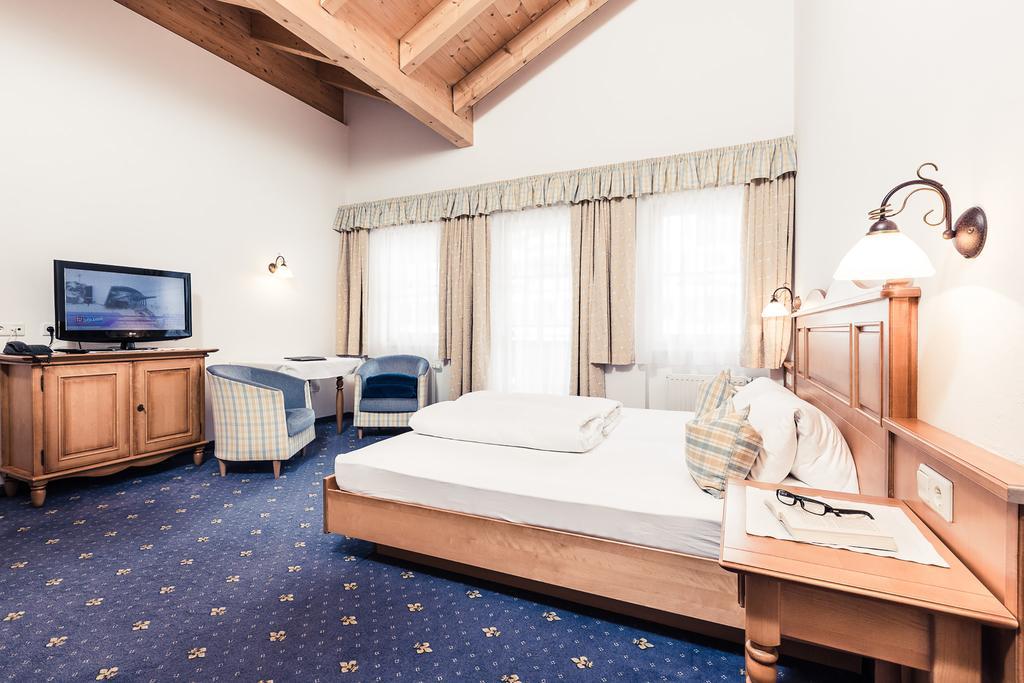 Standard Double Room,444655629:JPEG