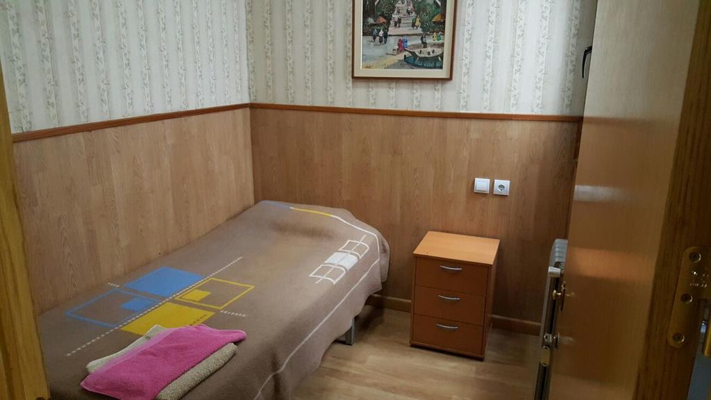Quarto Individual com Casa de Banho Privativa e sem Vista