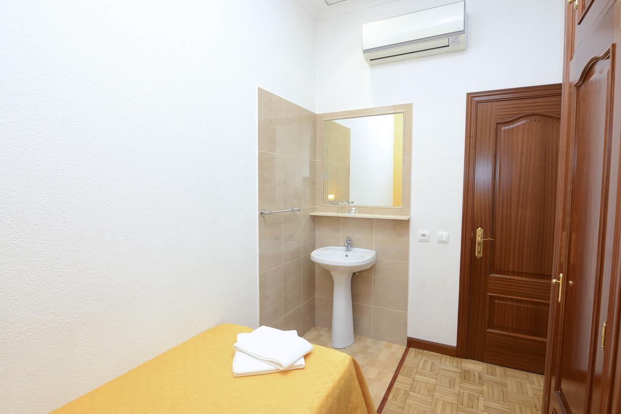 Quarto Individual com Casa de Banho Partilhada