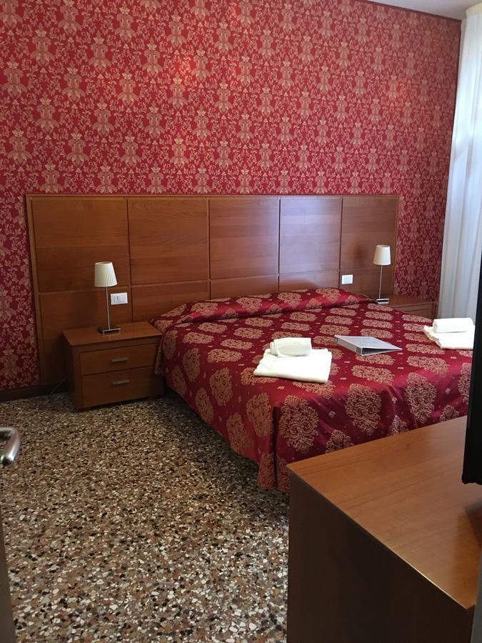 Standard Double Room,687180828:JPEG