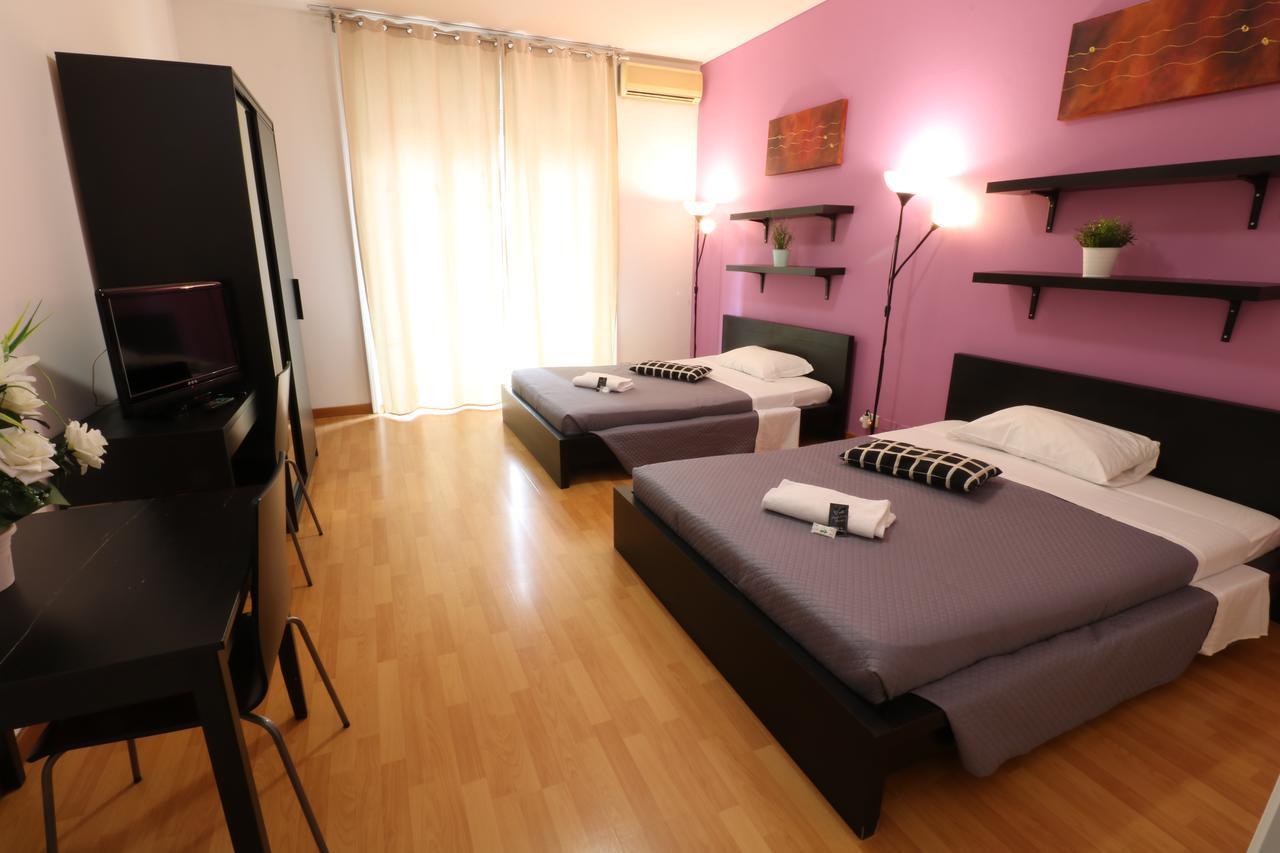 Twin Room with External Shared Bathroom,709376593:JPEG
